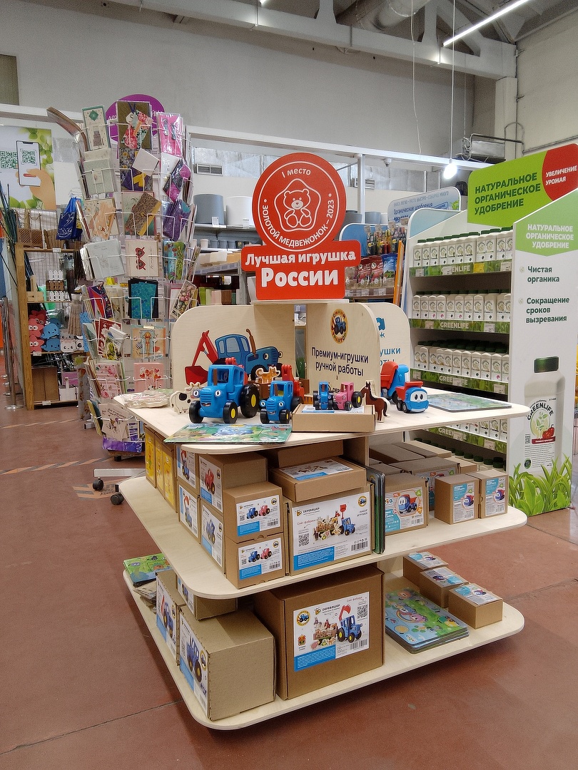 Фирменная полка в ДОМИНГО