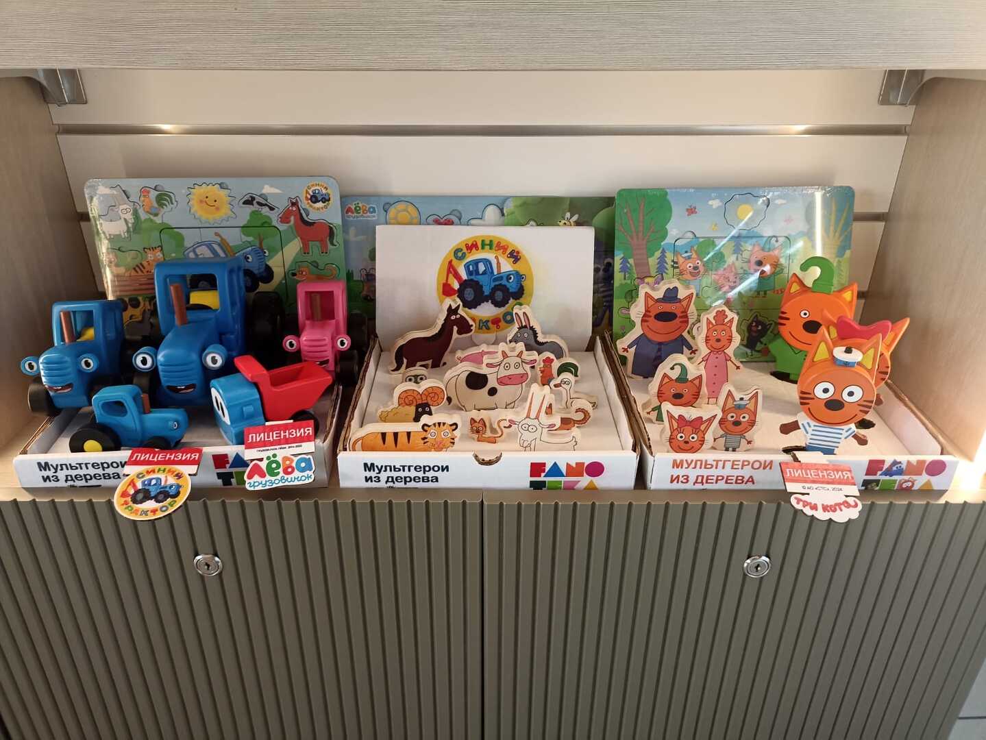 Фирменная полка ФАНОТЕКА