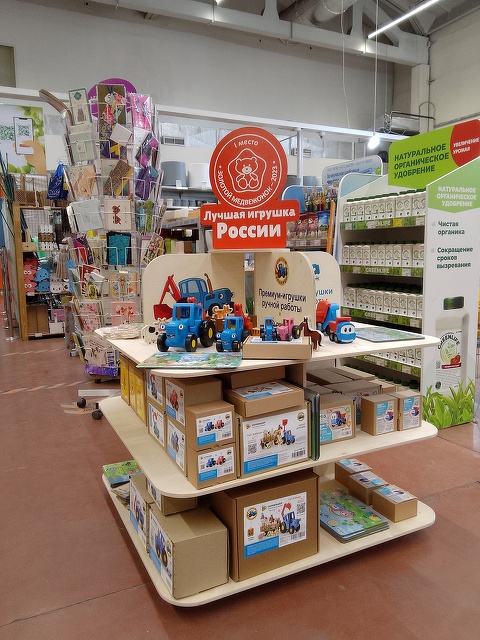 Фирменная полка в ДОМИНГО